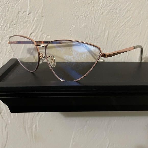 Clear Fashion Glasses - Picture 4 of 4